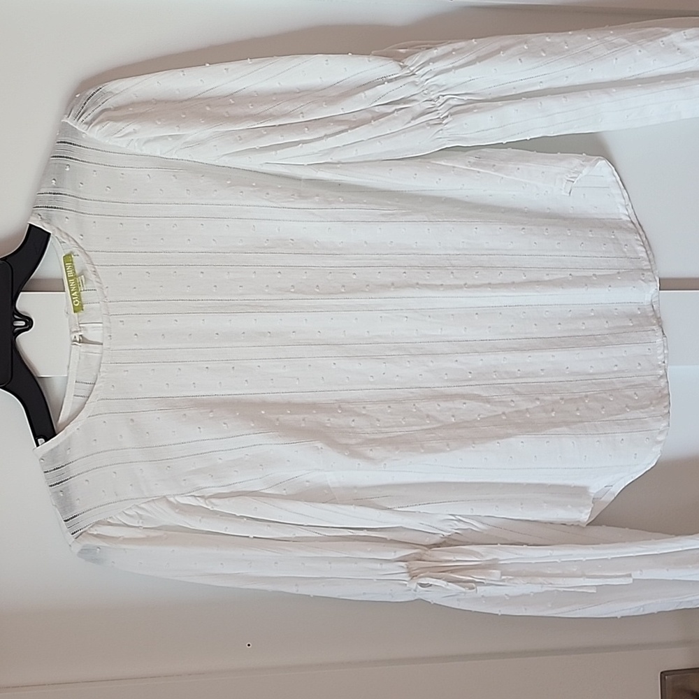 Nice top for jeans or shorts